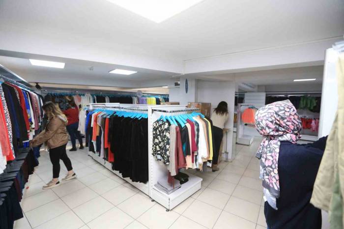 Pamukkale Belediyesi Sosyal Market 15 Bin Kişinin Yüzünü Güldürdü