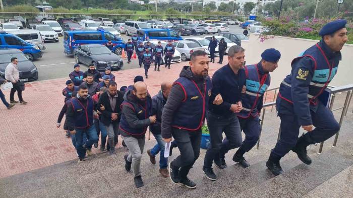 Buzağı Satıcılarına Dehşeti Yaşatmışlardı, 6 Kişi Tutuklandı