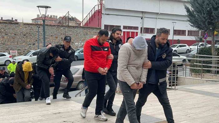 Bungalov Dolandırıcıları Adliyeye Sevk Edildi