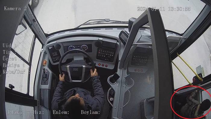 6 Yaşındaki Torununu Belediye Otobüsünde Unuttu