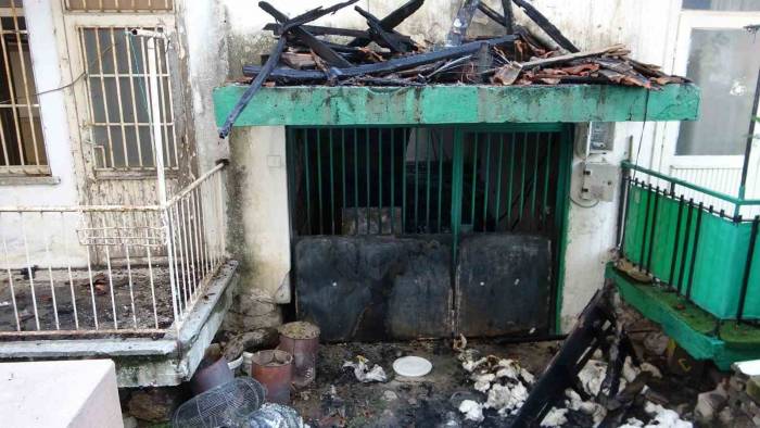 Alev Alev Yanan Ev, İtfaiye Ekiplerince Söndürüldü