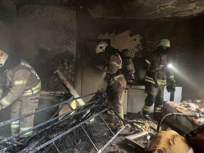 Bahçelievler’de Çıkan Yangında 2 Kadın Ve Evcil Hayvanları Son Anda Kurtuldu