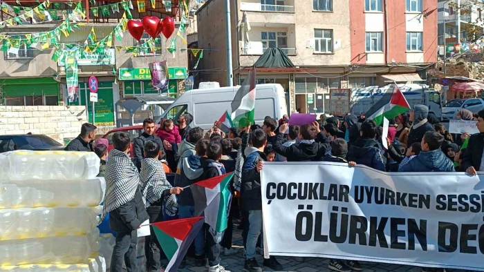 Dicle İlçesinde Çocuklardan Gazze’ye Destek Yürüyüşü