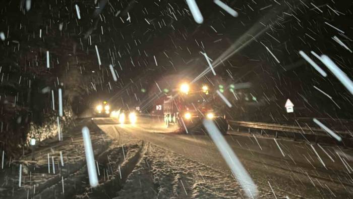 Düzce’de Yoğun Kar Yağışı Devam Ediyor