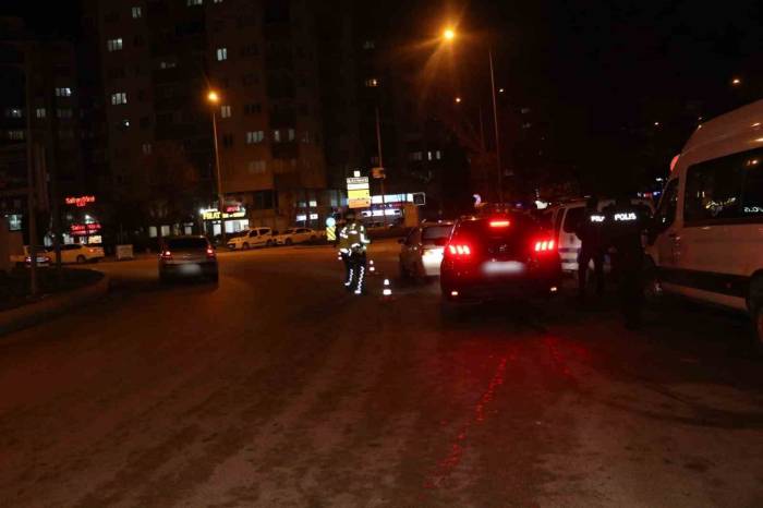 Polisin Yaptığı Uygulamada Bin 140 Şahıs Sorguladı 282 Araçta Kontrol Edildi