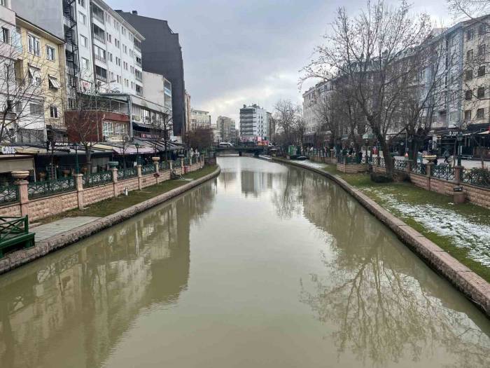 Yağışlar Porsuk Çayı’na Yaradı