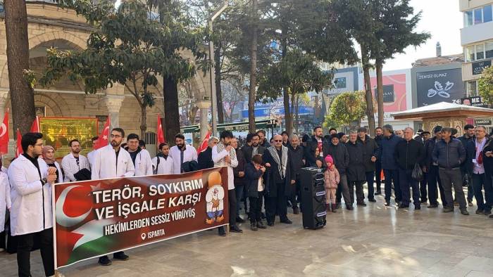 Isparta’da Sağlık Çalışanları Şehitler Ve Filistin İçin Yürüdü