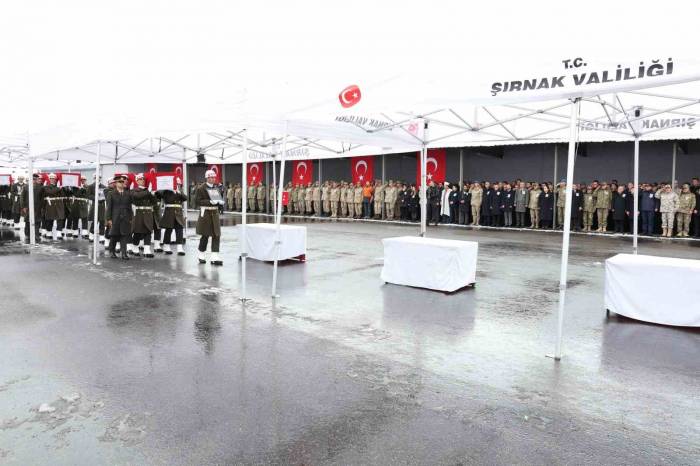 Bakan Güler Ve Tsk Komuta Kademesi Şehit Askerler İçin Düzenlenen Törene Katıldı