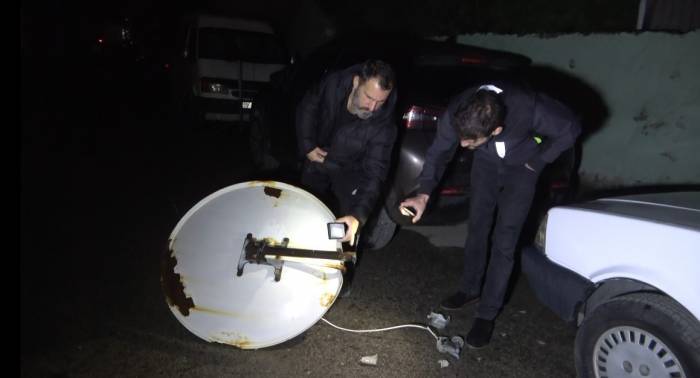 Çatıdan Kopan Çanak Anten, Elektrik Telini Kopardı