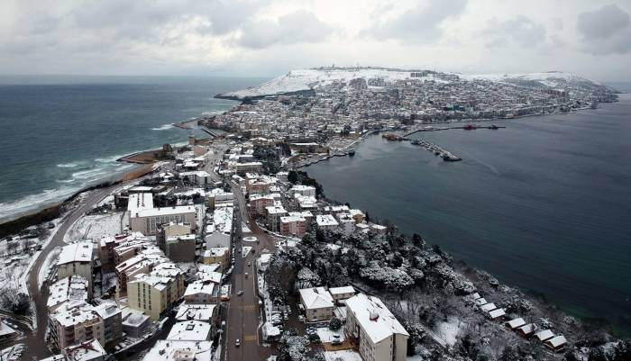 Sinop’ta Kar Yağışı Nedeniyle Sürücüler Zor Anlar Yaşadı