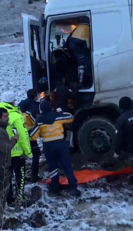 Direksiyon Başında Kalp Krizi Geçiren Tır Şoförü Hayatını Kaybetti