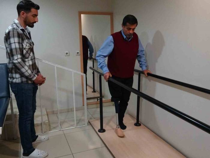 Vanlı Amcan’dan Bacağı Kesilen Vatandaşa Protez Bacak