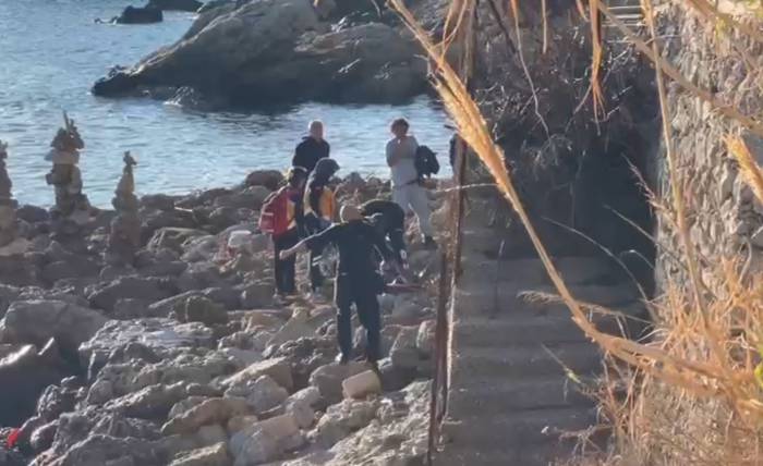 Deniz Manzarası İzlerken Kayalıklardan Düştü