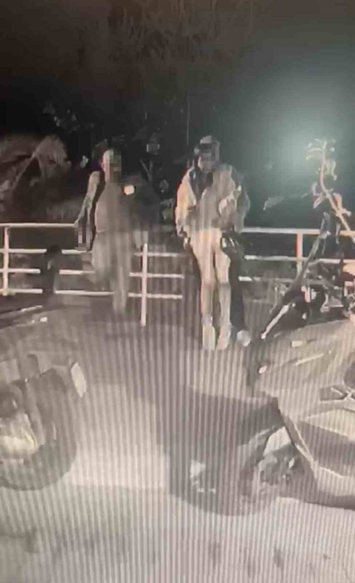 Beyoğlu’nda Film Gibi Yankesicilik: Sevgilisiyle Eğlenen Kadının Telefonu Çalındı