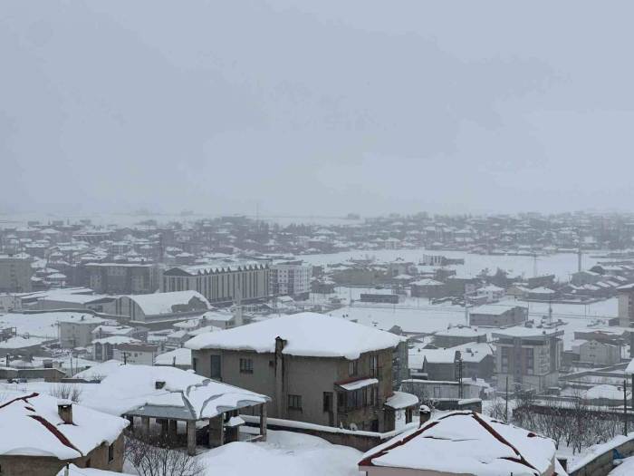 Hakkari’de 96 Köy Ve 202 Mezra Yolu Ulaşıma Kapandı