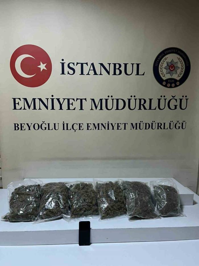 Polisten Kaçan Uyuşturucu Satıcı Kovalama Sonunda Yakalandı