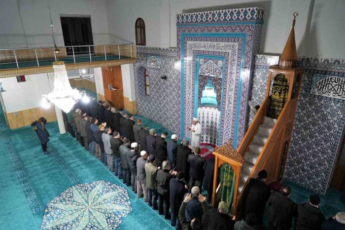 Şehitler İçin Sabah Namazında Dua Edildi