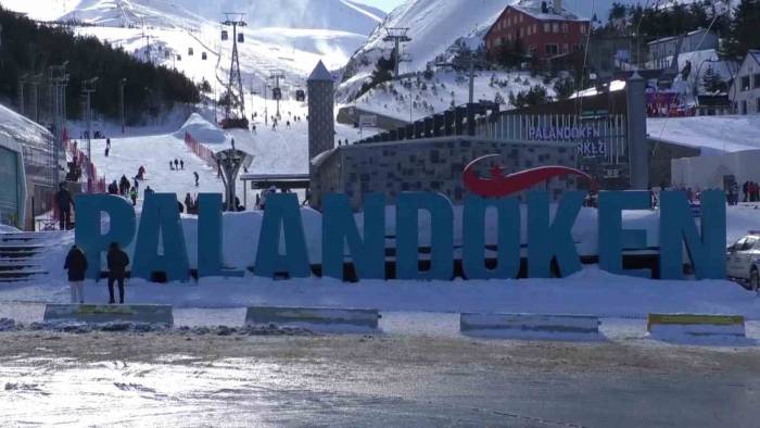 Palandöken Kayak Merkezi’nde Hafta Sonu Yoğunluğu