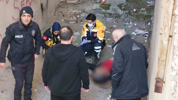 Buzdan Kayarak Korkuluktan Düşüp Hayatını Kaybetti