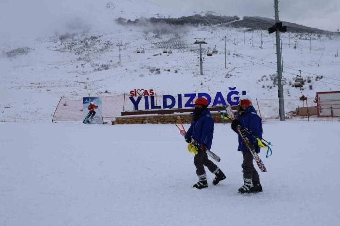 Kar Ve Kayak Severler Yıldızdağı’na Akın Etti