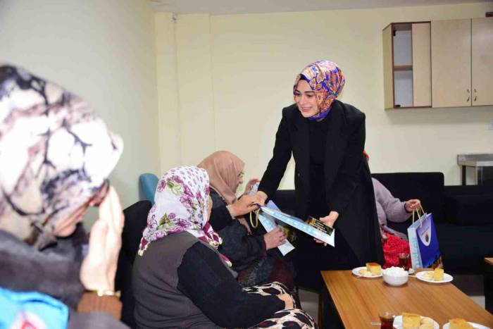 Vali Hayrettin Çiçek’in Eşi Berna Çiçek’ten Huzurevi Ziyareti