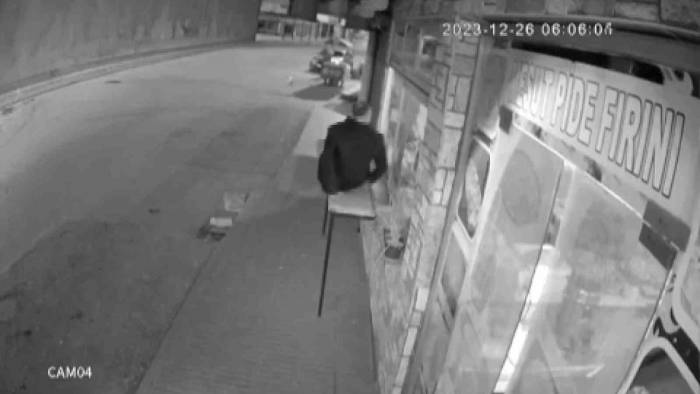 Önce Fırından Sadaka Kutusu, Sonra Da Motosiklet Çaldı