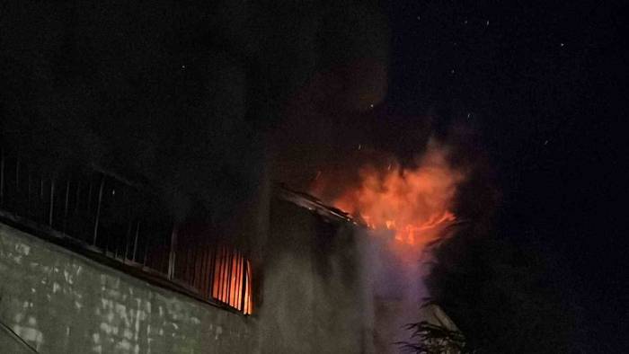 Beyaz Eşya Deposunda Çıkan Yangın Güçlükle Söndürüldü