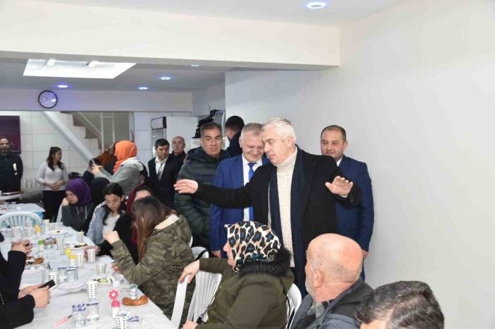 Ak Parti Görme Engellileri Yalnız Bırakmadı