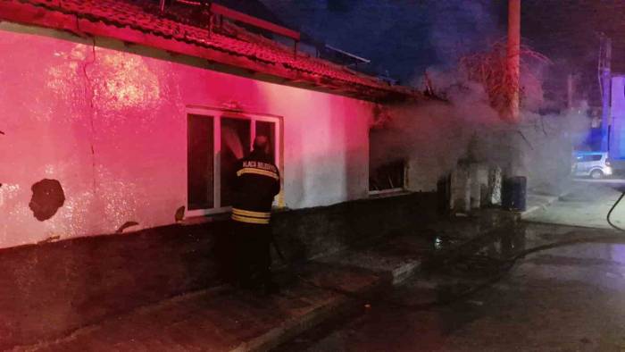 Isınmak İçin Yakılan Katalitik Soba Yangına Sebep Oldu