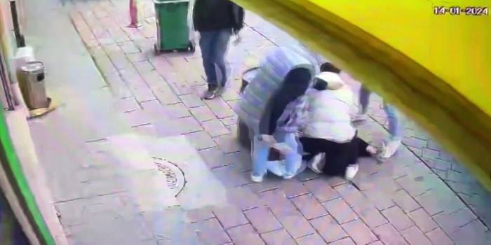 Sokak Ortasında Bıçaklı Dehşet: 2 Yaralı