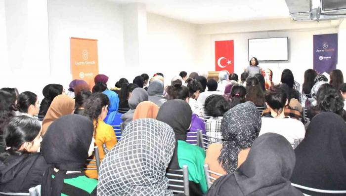 Diyarbakır’da Öğrencilere “Madde Bağımlılığına Yönelik Koruyucu Önleyici” Seminer