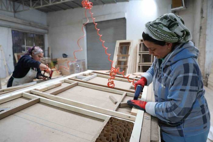 Osb’nin Kadın Ustaları Erkeklere Taş Çıkartıyor