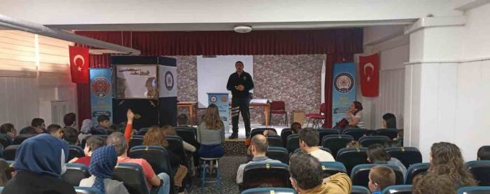 Polis Ekiplerinden İşitme Engelli Öğrencilere Ziyaret