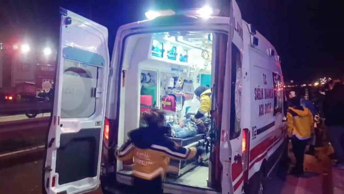 Takla Atan Otomobil 300 Metre Sürüklendi, Sürücü Olay Yerinden Kaçtı