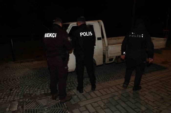 Konyaaltı’nda Aranma Kaydı Bulunan 5 Şüpheli Yakalandı