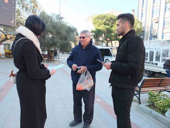 Balıkesir’de Üniversiteli Gençler Atık İlaçlara Dikkat Çekti