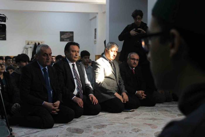 İmam Hatipli Öğrencilerden Şehitlere Hatim