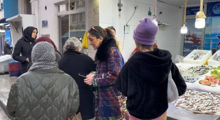 Sinop’ta Fırtına Sonrası Balık Tezgahları İstavrit Ve Mezgitle Doldu