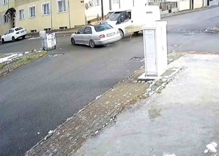 Kargo Minibüsü İle Otomobil Çarpıştı: 5 Yaralı