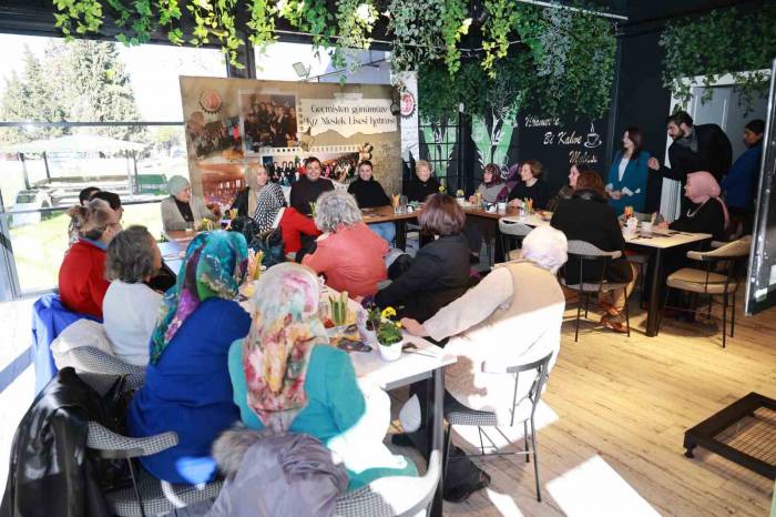 Emektar Öğretmenler Yıllar Sonra Yeniden Buluştu