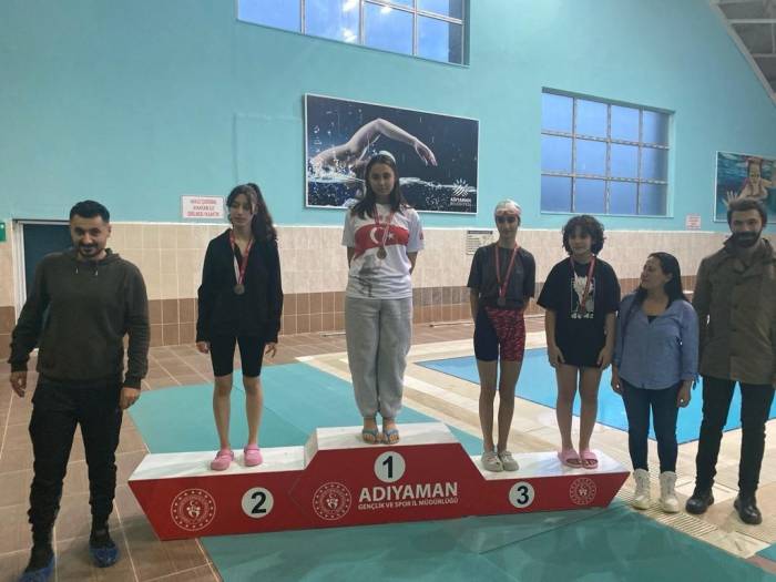 Samsatlı Öğrenci Yüzme Kategorisinde Birinci Oldu