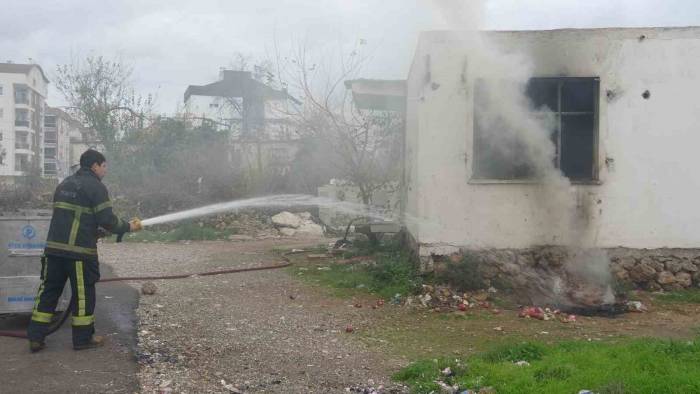 Boş Gecekondudaki Yangın Mahalleliyi Tedirgin Etti