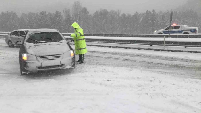 Yoğun Karın Etkili Olduğu Antalya-konya Kara Yolu Tırların Geçişine Açıldı