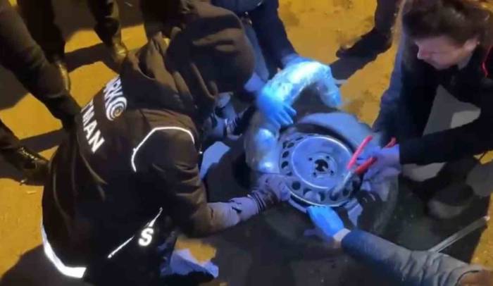 Batman’da Buzdolabı Ve Stepneye Zulalanmış 124 Kilo Uyuşturucu Ele Geçirildi