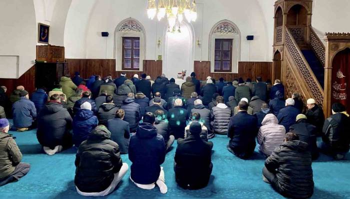 Şehitler İçin Sabah Namazında Buluştular