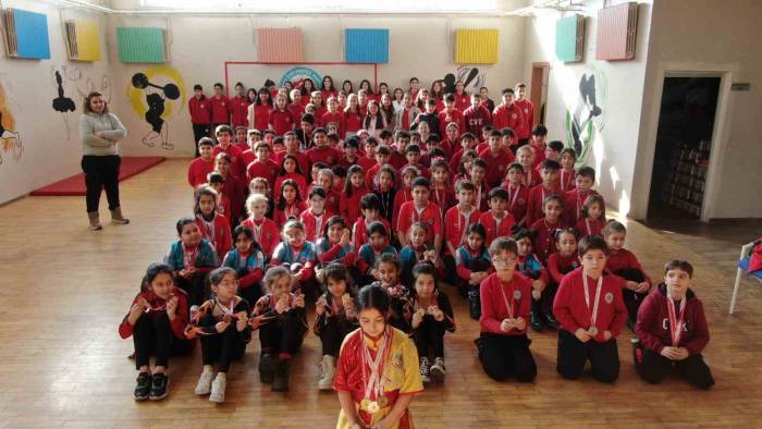 Bu Okul Fabrika Gibi Sporcu Yetiştiriyor