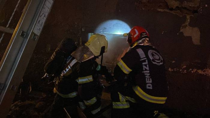 Kullanılmayan Evden Yükselen Alevler Geceyi Aydınlattı