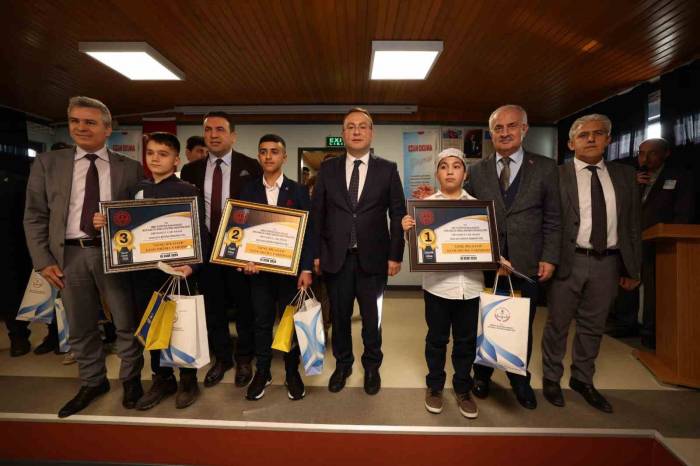 En Güzel Ezanı Okumak İçin Yarıştılar