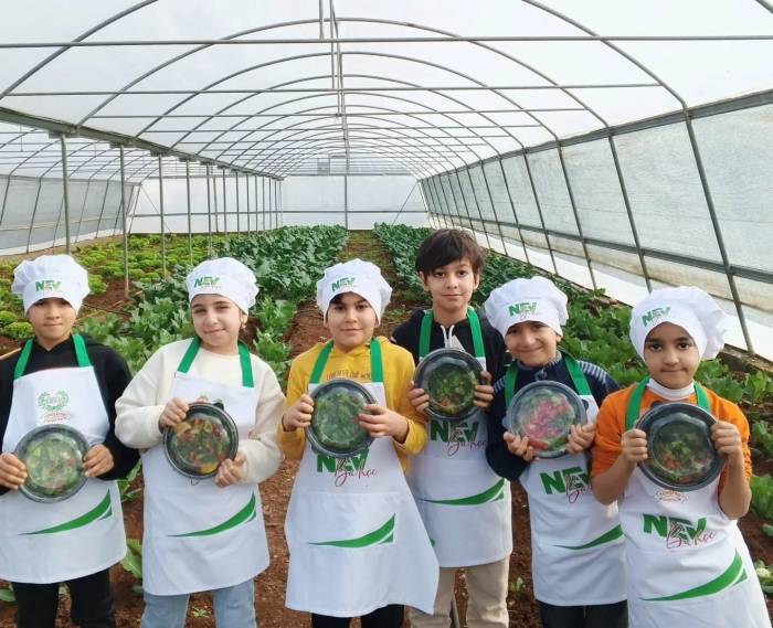 Diyarbakır’da Çocuklar Önlüklerini Giyip Mutfağa Geçti