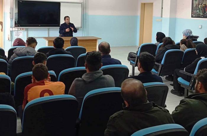 Dumlupınar’da Lise Öğrencilerine Fatih Sultan Mehmed’in Hayatı Anlatıldı